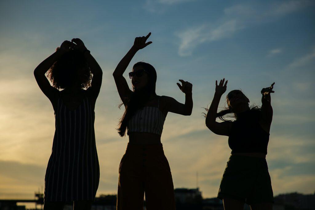 Vier het leven samen met andere vrouwen dansmeditatie